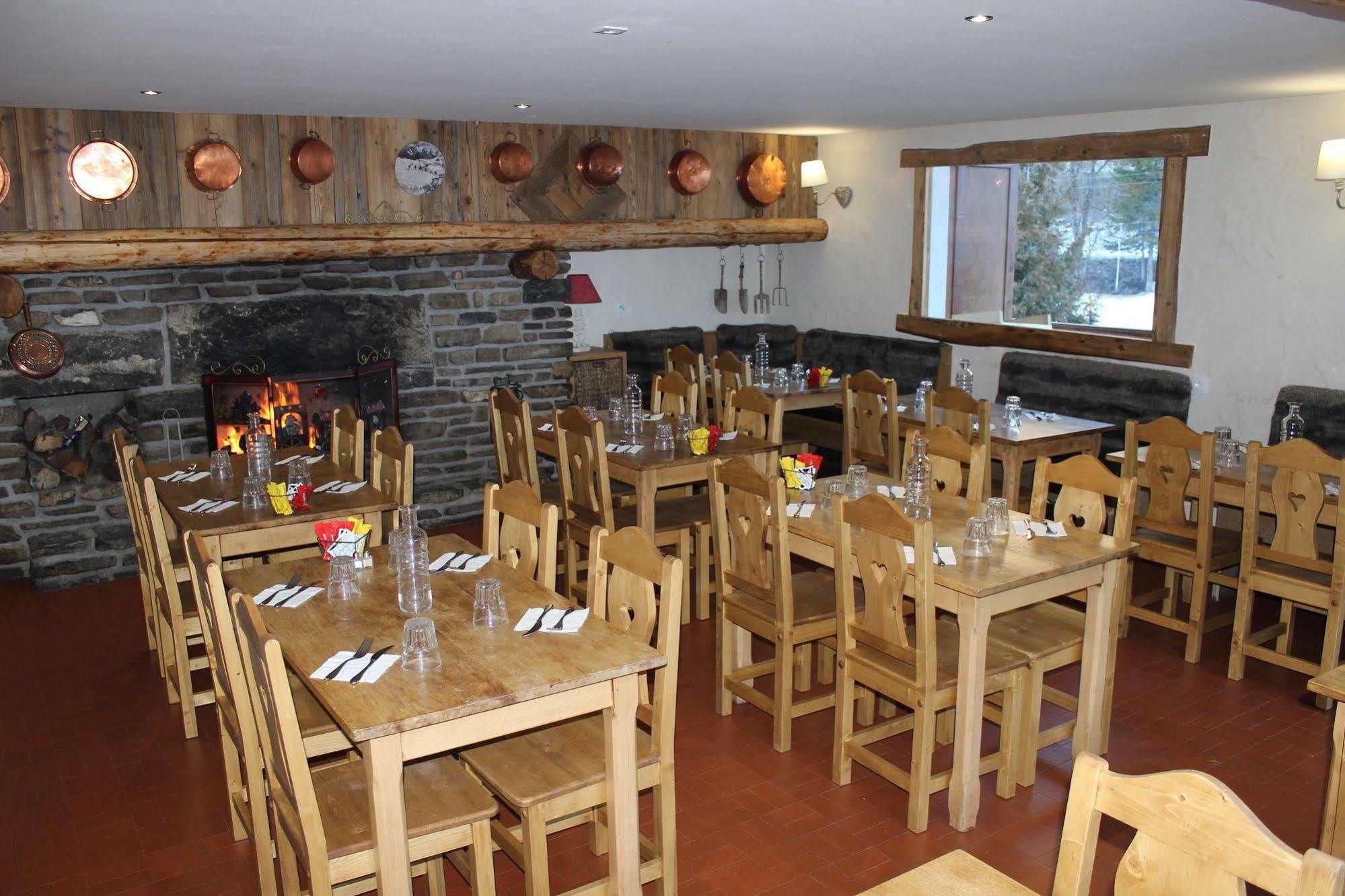 Hôtel Restaurant U'Fredy La Clusaz Exterior foto